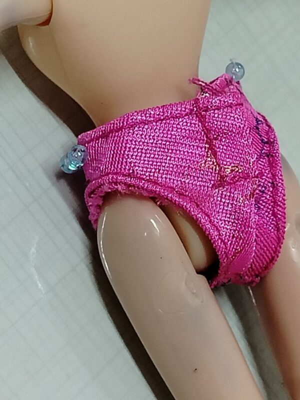 شورت عروسک باربی مجلسی منجوق‌دوزی شده با پارچه ساتن طرح‌دار