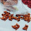 کفش باربی پلاستیکی مناسب برای باربی‌های ۲۵ تا ۳۰ سانتی در رنگ‌های زرشکی و نارنجی تیره