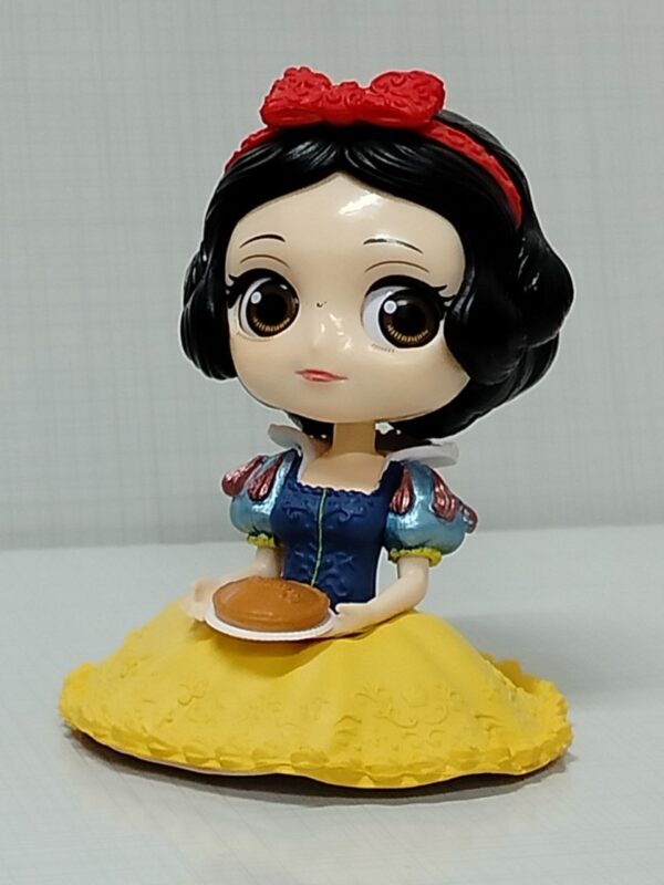 Snow White cake figure – فیگور سفید برفی کیک به دست اورجینال دیزنی، سایز ۱۲ سانت، توپر و باکیفیت، مناسب کلکسیون و دکور
