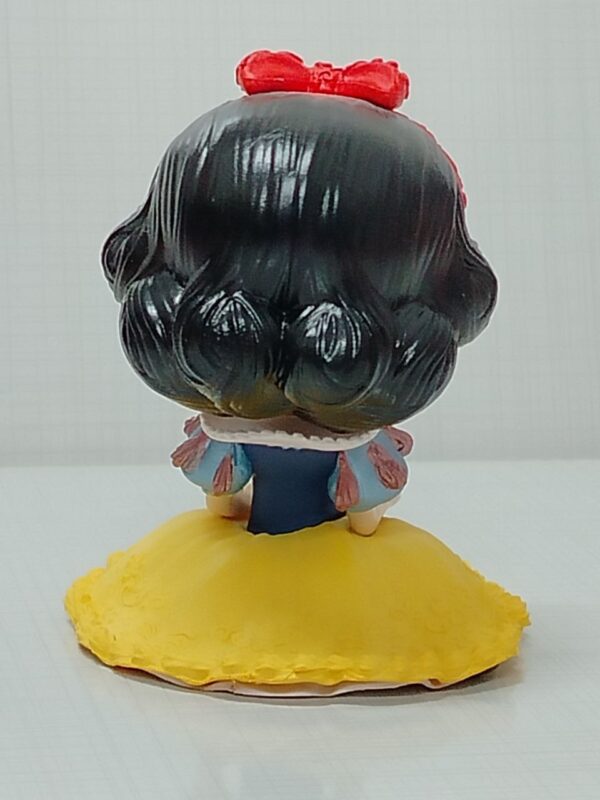 Snow White cake figure – فیگور سفید برفی کیک به دست اورجینال دیزنی، سایز ۱۲ سانت، توپر و باکیفیت، مناسب کلکسیون و دکور