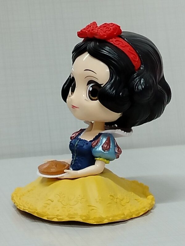 Snow White cake figure – فیگور سفید برفی کیک به دست اورجینال دیزنی، سایز ۱۲ سانت، توپر و باکیفیت، مناسب کلکسیون و دکور