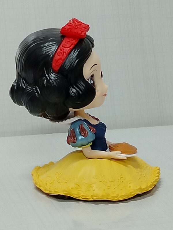 Snow White cake figure – فیگور سفید برفی کیک به دست اورجینال دیزنی، سایز ۱۲ سانت، توپر و باکیفیت، مناسب کلکسیون و دکور