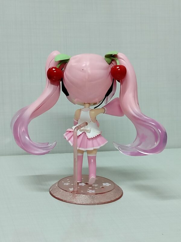 Hatsune Miku cherry hair anime figure – فیگور انیمه هاتسونه میکو با موهای گیلاسی بلند، سایز ۱۵ سانت، توپر و باکیفیت، کمیاب و کلکسیونی