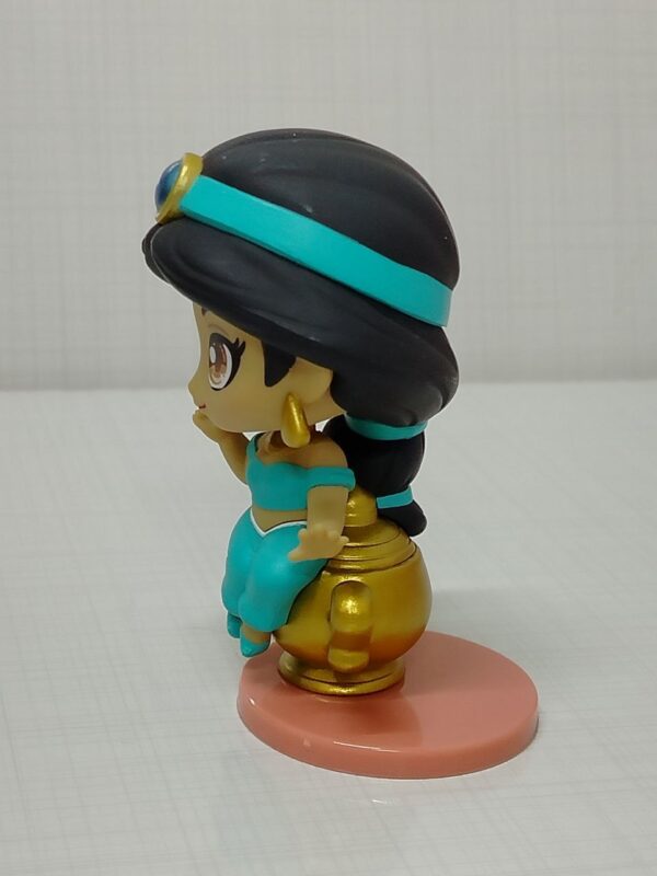 Jasmine Magic Lamp Disney Figure – فیگور جاسمین نشسته روی چراغ جادو اورجینال دیزنی کلکسیونی