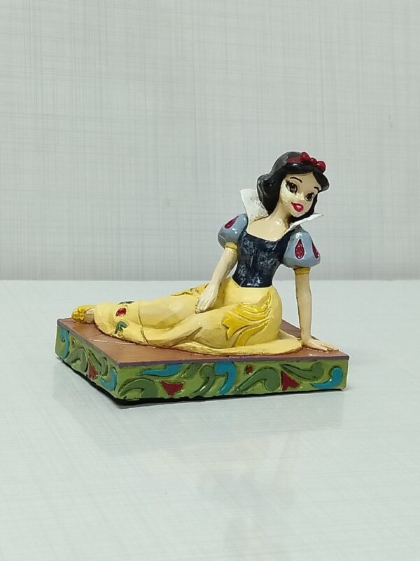 ست دو عددی فیگور کلکسیونی سفید برفی و زیبای خفته، رزین دست‌سازSnow White and Sleeping Beauty Collectible Resin Figure Set