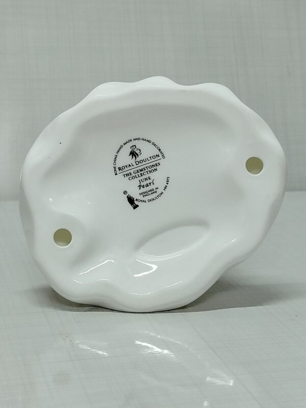 مجسمه آنتیک پرنسس کلاسیک Royal Doulton چینی استخوانی دست‌ساز ۱۸ سانتی