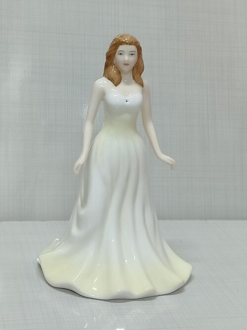 مجسمه آنتیک پرنسس کلاسیک Royal Doulton چینی استخوانی دست‌ساز ۱۸ سانتی