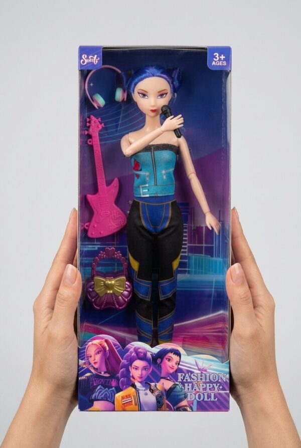 Zoey K-Pop Demon Hunters Doll عروسک زویی K-Pop Demon Hunters با موهای قرمز، لباس مشکی و دامن نارنجی داخل جعبه