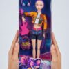 Rumi K-Pop Demon Hunters Doll عروسک رومی K-Pop Demon Hunters با لباس آبی، میکروفون و طراحی مفصلی داخل جعبه