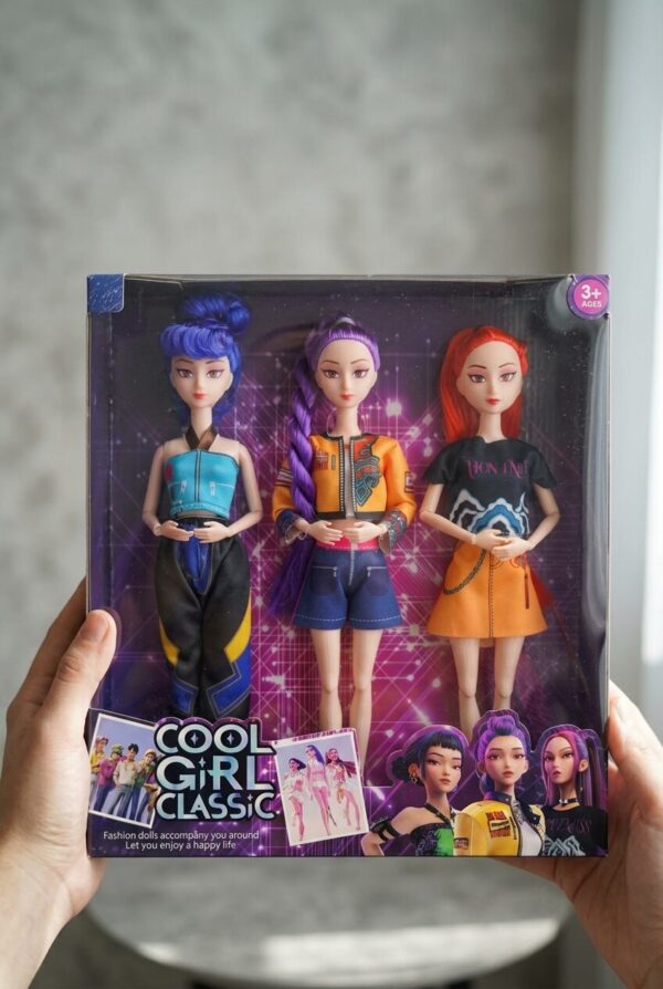 پک ۳ عددی عروسک موزیکال K-POP Demon Hunters مدل Cool Girl Classic با لباس فانتزی، موهای رنگی و مفاصل حرکتی