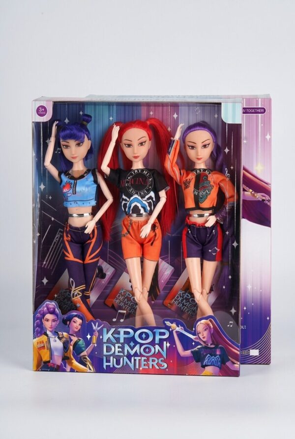 ست ۳ عددی عروسک موزیکال شکارچیان شیاطین کی پاپ K-POP شامل رومی، زویی و میرا در جعبه اصلی